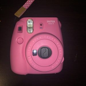 Insta mini 9 camera in pink